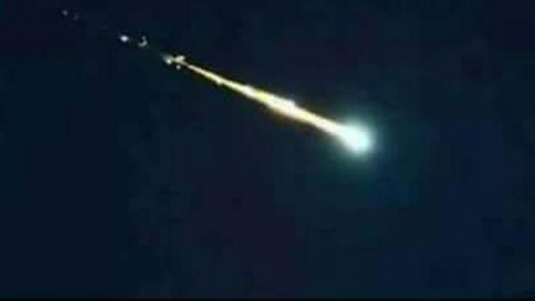 Una extraña bola de fuego en el cielo sorprendió a los santiagueños