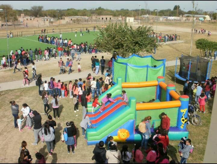 1.600 niños en su día, asistieron y disfrutaron en el Polideportivo Municipal de Campo Gallo
