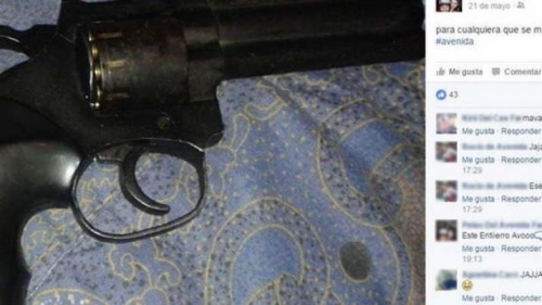 Jóvenes del barrio Avenida se fotografían con armas en Facebook