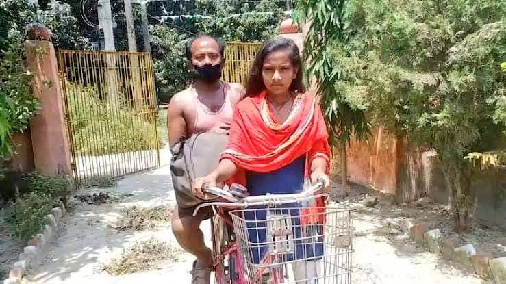 Una niña de 15 años pedalea 1.200 km con su padre discapacitado para volver a su aldea natal