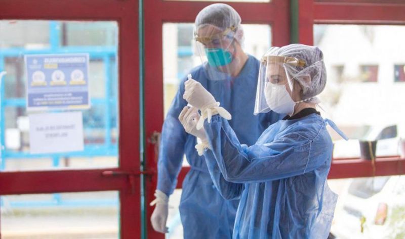 Reportaron 8.037 contagios y 213 nuevas muertes por coronavirus en el país
