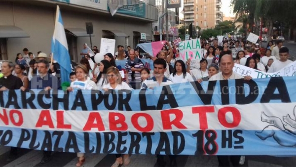 Que vivan los dos: los santiagueños marcharon por la vida