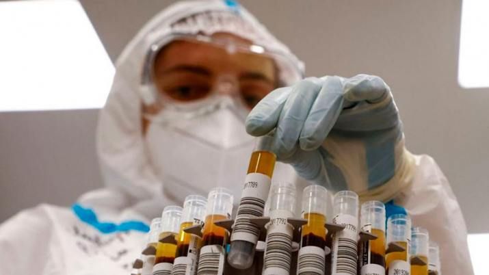 La OMS advierte que las vacunas "no erradicarán el coronavirus"