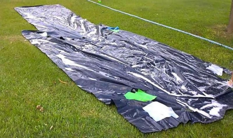 Jugaba a la "lona enjabonada" en su cumpleaños y murió de un golpe en la cabeza