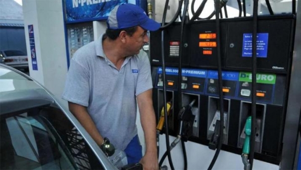 Por tercera vez en el mes sube el precio del combustible en Santiago