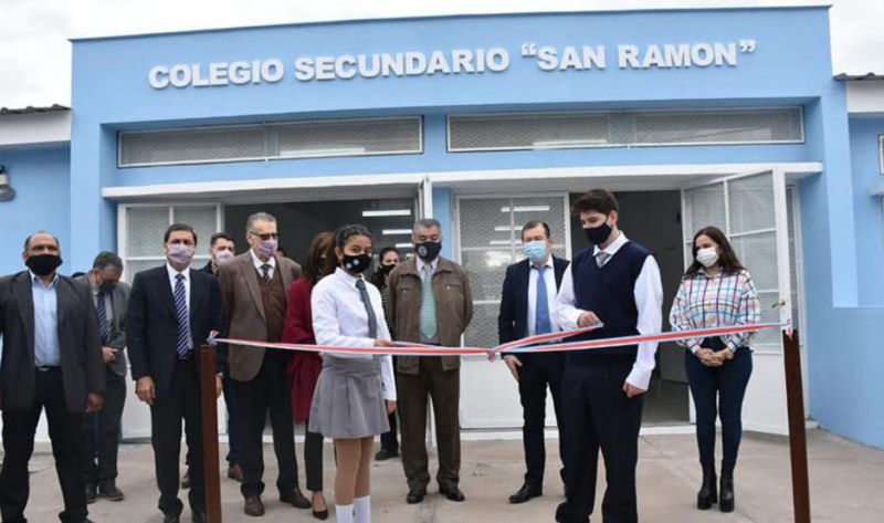 El gobernador Zamora inauguró un colegio secundario y entregó 24 viviendas sociales