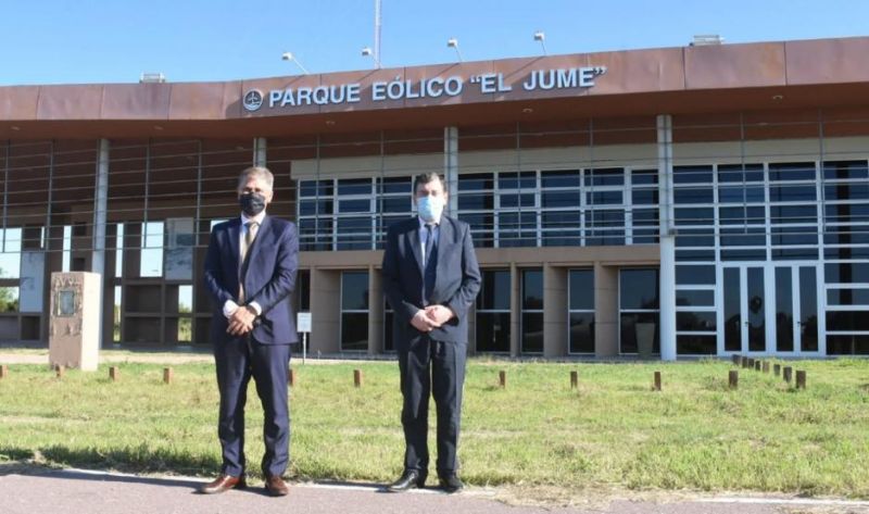 Gerardo Zamora y el Presidente de YPF visitaron el Parque Eólico El Jume