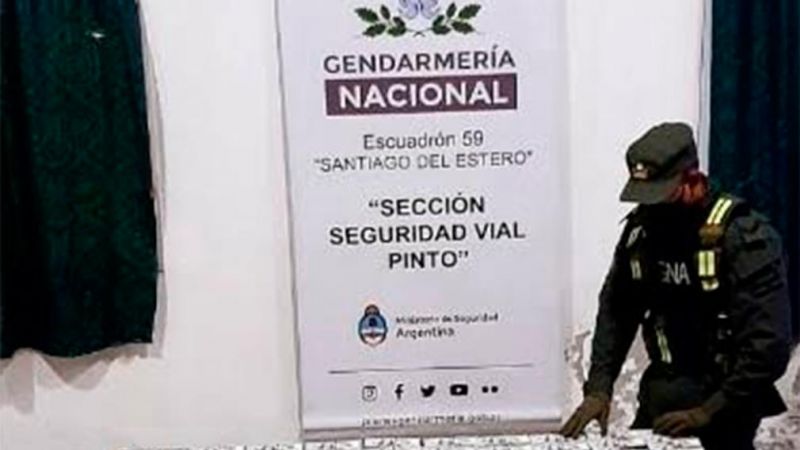 Descubren a una pasajera con 22.000 dólares en un micro de larga distancia