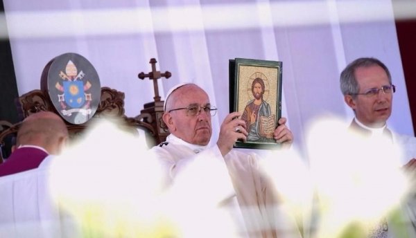 El Papa celebró una histórica misa en Egipto