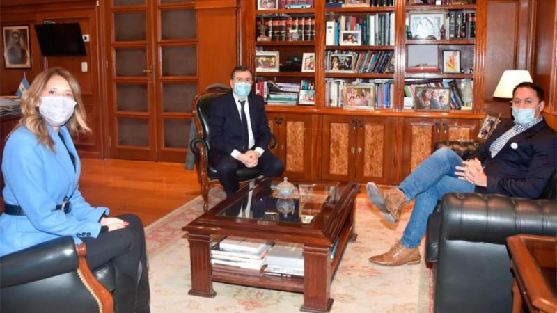 El gobernador de la Provincia recibió al Dr. Juan Corvalán (IALAB/UBA)