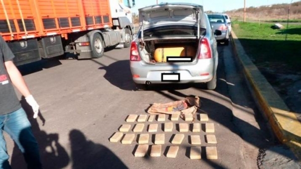 Detienen al hijo de un diputado de Cambiemos con 22 panes de marihuana