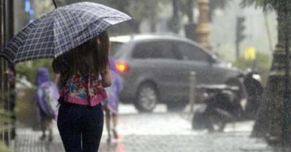 Santiago y otras 8 provincias bajo alerta amarilla y naranja por tormentas.