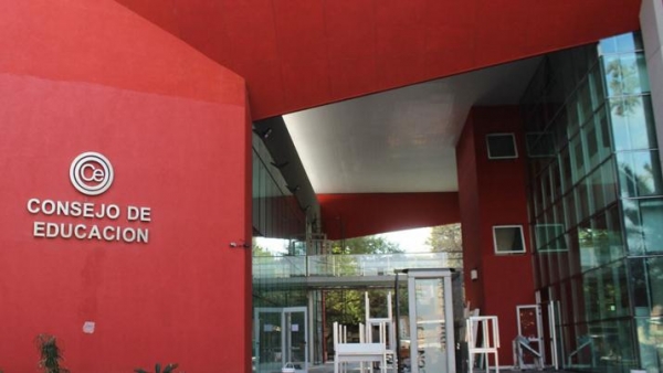 Citan a instituciones y docentes a notificarse de resoluciones recaídas