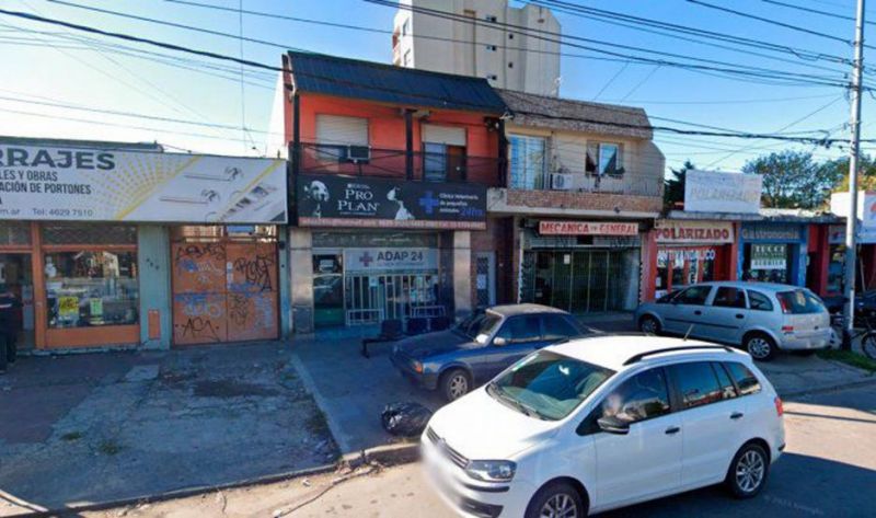 Una pareja dejó inconsciente a un veterinario después que su caniche murió tras un baño en el local