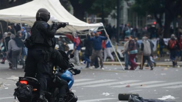 Incidentes en el desalojo de la 9 de Julio tras la protesta de piqueteros