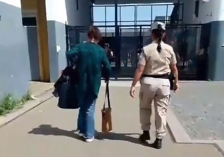 Una fiscal fue retirada por Prefectura tras ser hallada robando sobres