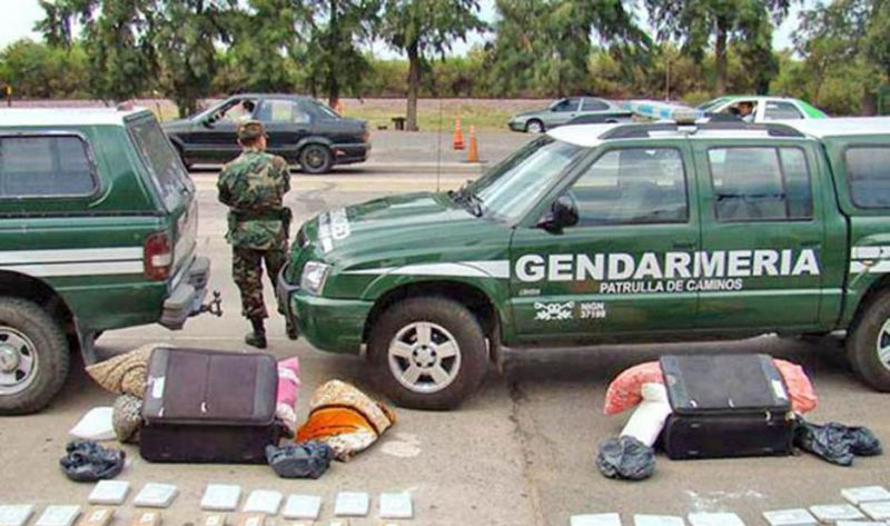 Detienen a un chofer de colectivo que escondía 21 kilos de cocaína en un termotanque