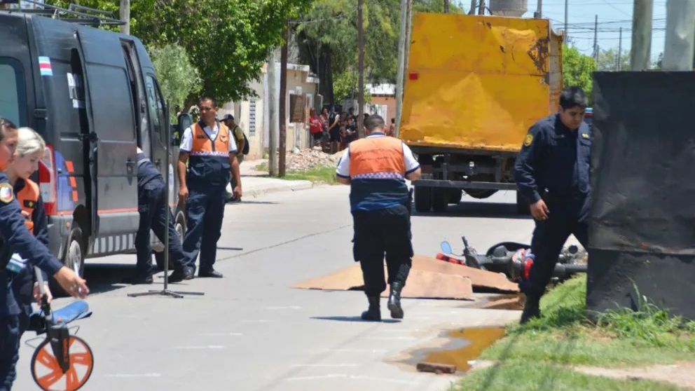 Un hombre y su hijo fallecieron tras ser embestidos por un camionero de 71 años