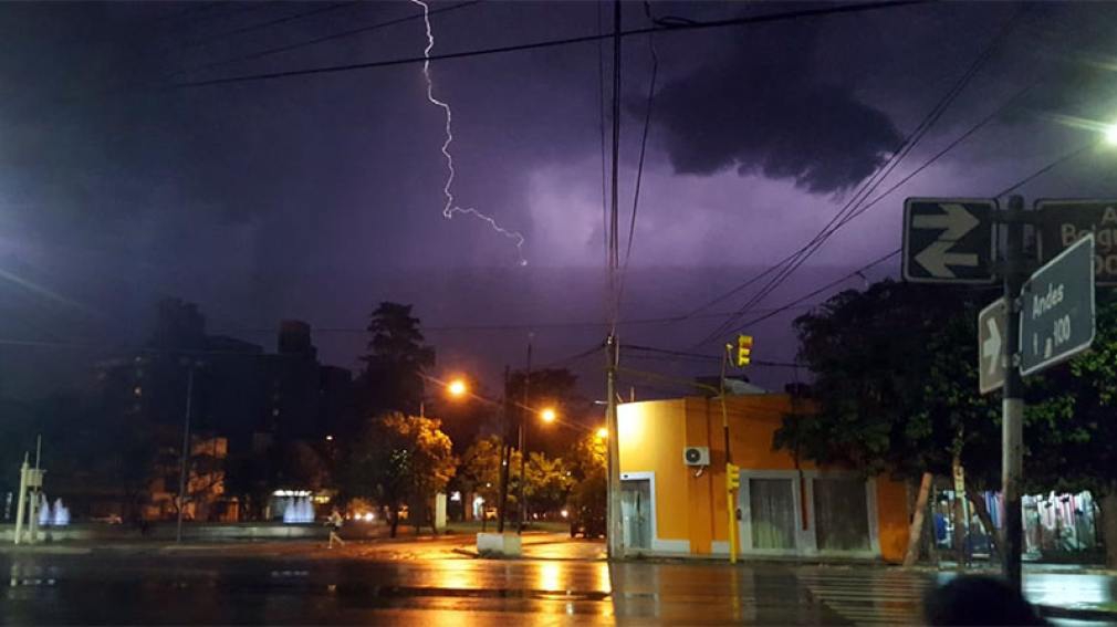 Emiten una alerta naranja por tormentas fuertes y caída de granizo para Santiago del Estero