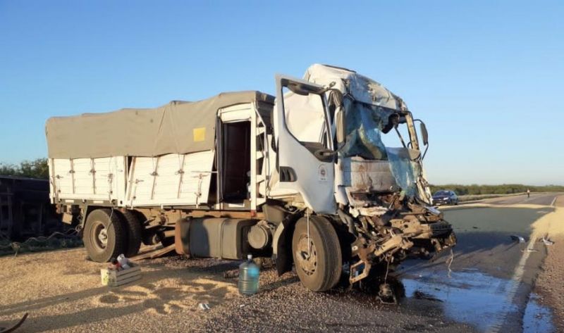 Impresionante choque de camiones con carga en la peligrosa Ruta 34