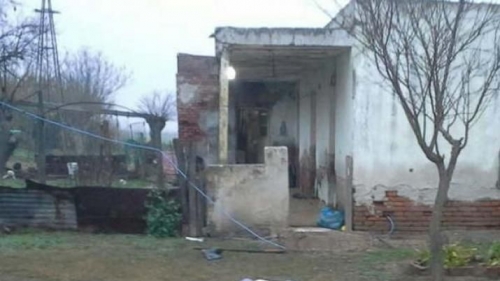 Un hombre asesinó a su hijastra de un disparo de escopeta y luego se suicidó