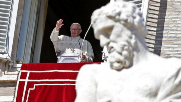 El Papa lamentó los ataques a iglesias en Indonesia