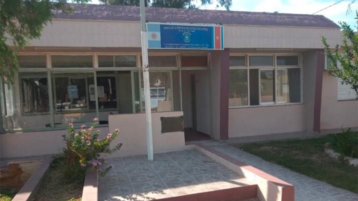 Lo buscaba la policía y le llevó comida a su amigo preso: terminó en el calabozo