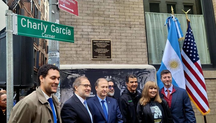 La Ciudad de Nueva York homenajeó a Charly García: tiene una esquina a su nombre
