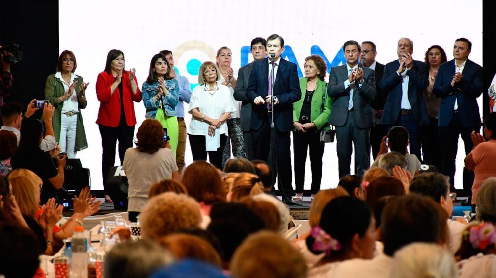 Zamora compartió con cientos de jubilados el acto de cierre del programa "Prevenir para seguir creciendo" del PAMI