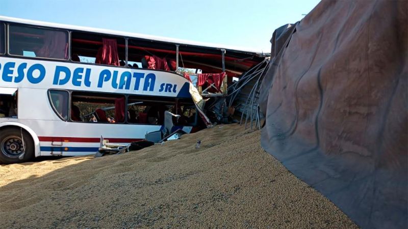Tragedia en la Ruta 16: ascienden a 7 los muertos por el choque de un camión y un colectivo