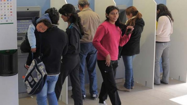 Desde la 0 hora de mañana los empleados públicos cobrarán sus haberes