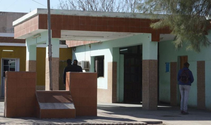 Policías heridos en escandaloso enfrentamiento de barras afuera de un boliche, en Campo Gallo