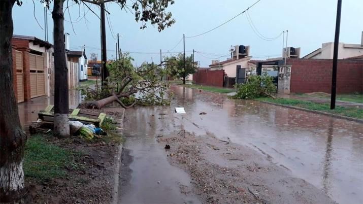Impresionante tormenta en Bandera causó voladuras de techos, caída de árboles y postes