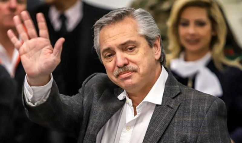 Alberto Fernández regresó al país tras su gira por Europa