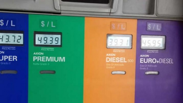 Tras la nueva suba de naftas, un litro de premium ya cuesta casi $50