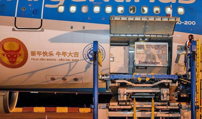 Llegaron dosis chinas y abren registro para vacunar a docentes