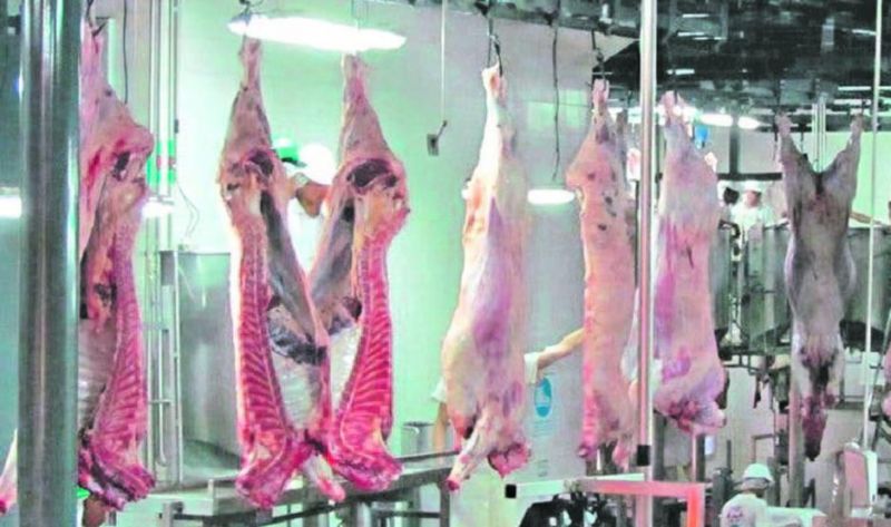 Por el coronavirus, China frenó las compras de carne a un frigorífico local
