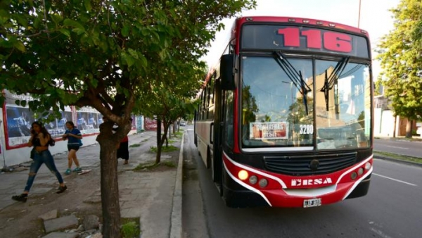 El paro de colectivos supera las 24 horas a pesar de la conciliación obligatoria
