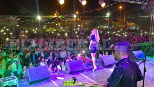 Karina hizo delirar a sus seguidores en Campo Gallo
