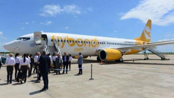 Flybondi suma aviones y busca empleados en Santiago