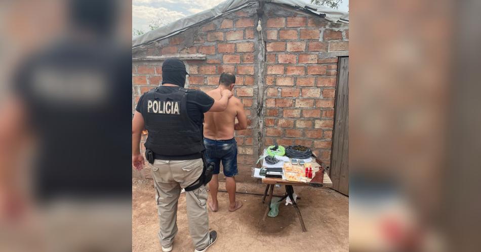 Dos detenidos por narcomenudeo: secuestraron marihuana, cocaína y un arma de fuego.