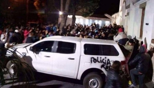 Alicia y Cristina Kirchner estarían atrincheradas en la residencia de la gobernadora de Santa Cruz