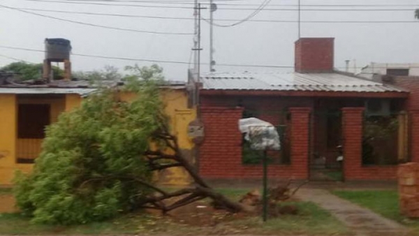 Otra vez una torrencial lluvia azotó Añatuya, que soportó 500 milímetros de agua en 50 días