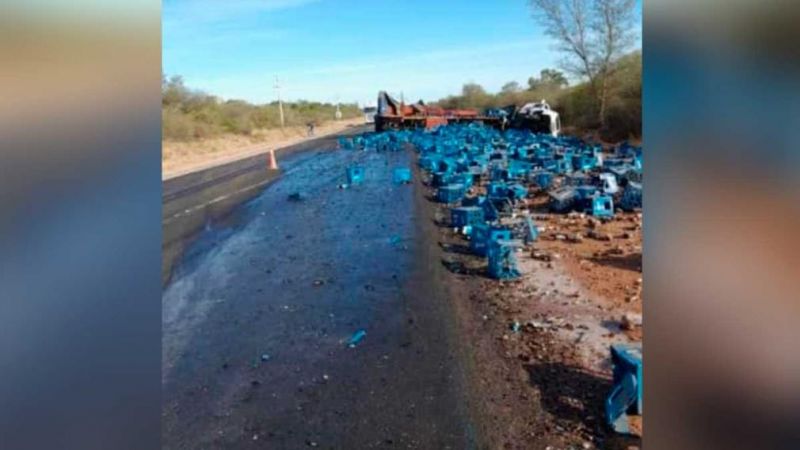 Monte Quemado: un camión cargado con cervezas volcó sobre ruta 16