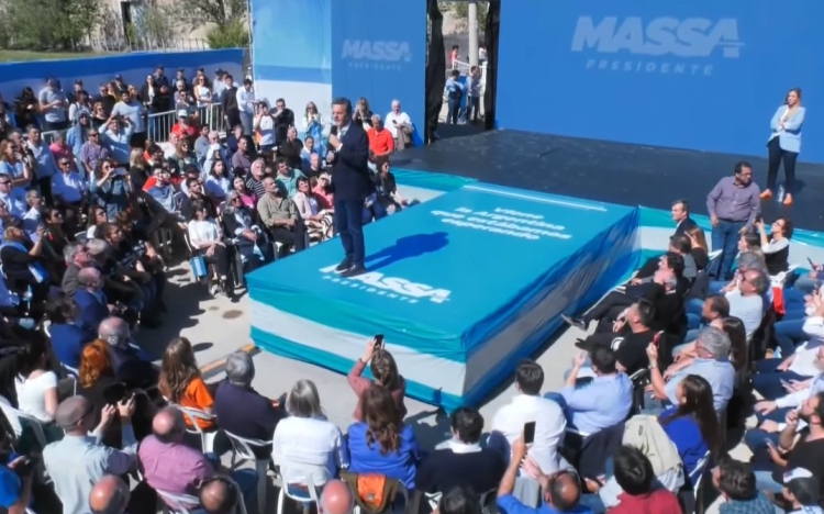 Massa, en Río Negro: "De acá al domingo vayan a abrazar a esos que todavía están en duda"