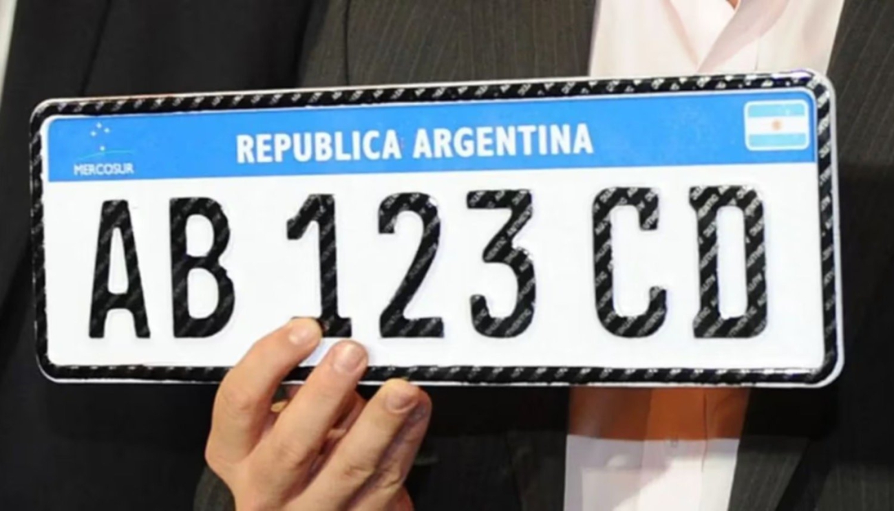 El Gobierno autorizó las patentes de papel por falta de insumos para las de chapa