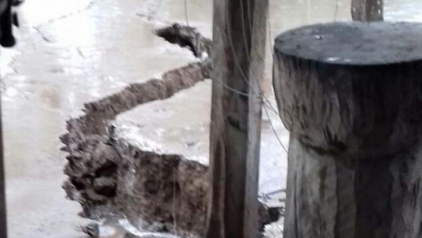La lluvia desnudó una grieta de 20 metros por 30 cm de ancho en Vilelas
