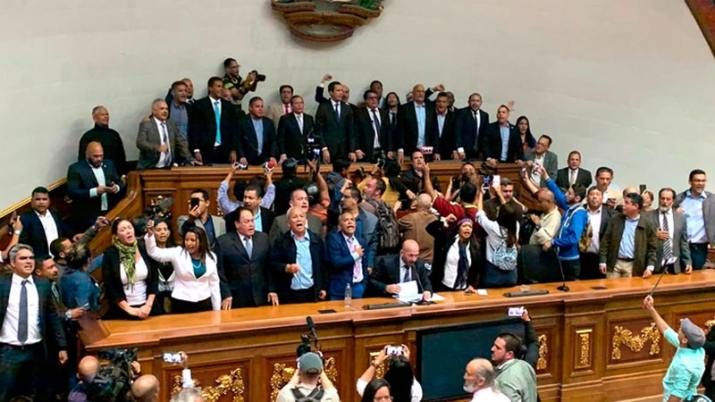 Tensión en Venezuela: Guaidó logró retomar el control del Parlamento