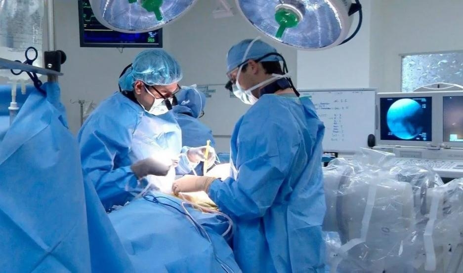 Laboratorios y empresas de salud suspenderán trasplantes y cirugías por falta de insumos importados