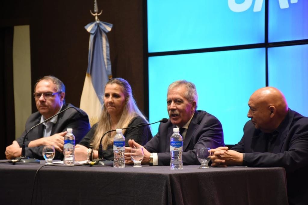 Entrega de distinciones para educadores destacados por su labor